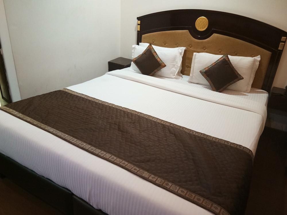 Kastor- Near Nehru Place Hotel 3*
