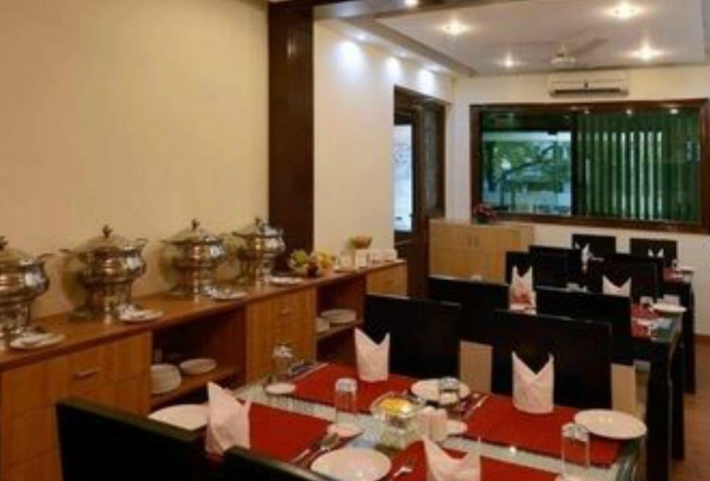 Kastor- Near Nehru Place Hotel 3*