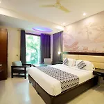 Hotel Kastor- Near Nehru Place