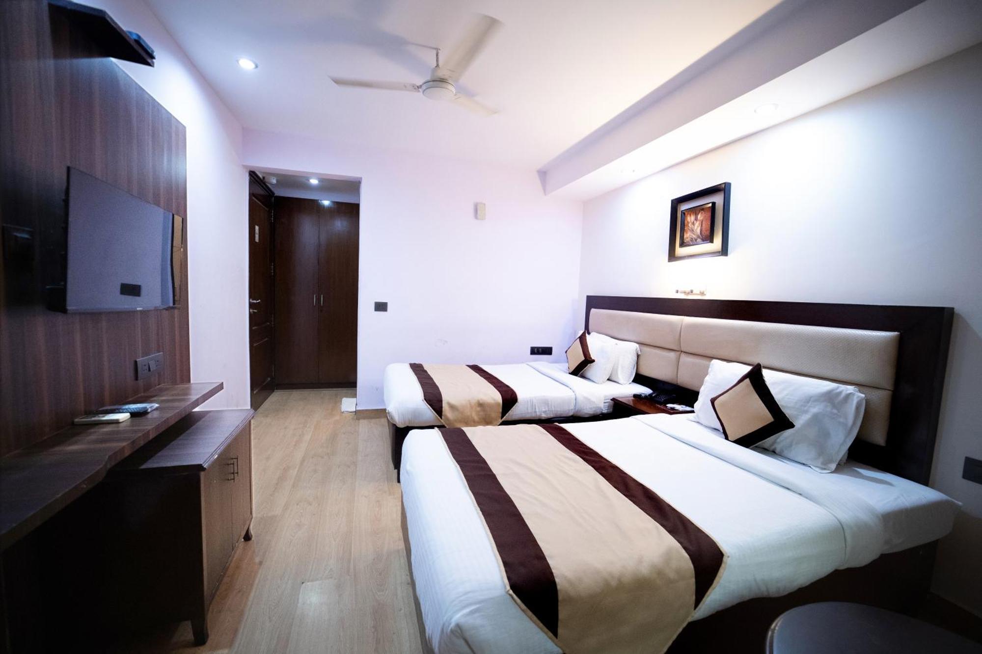 Kastor- Near Nehru Place 3*